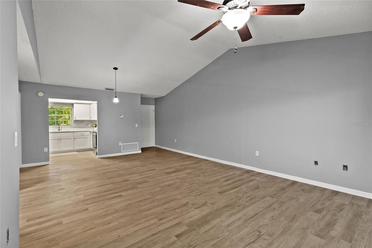 270 Promenade Dr - Photo 6 of 37