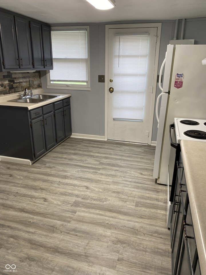 606 W Green St - Photo 5 of 18