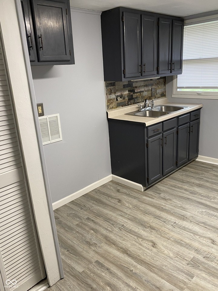 606 W Green St - Photo 6 of 18