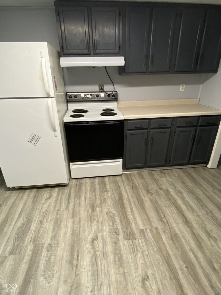 606 W Green St - Photo 7 of 18