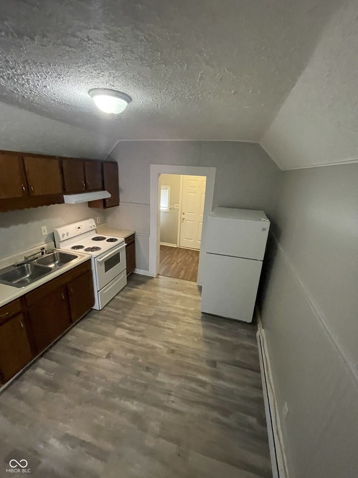 723 N Lebanon St - Photo 4 of 12