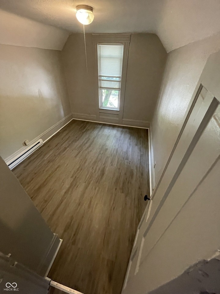 723 N Lebanon St - Photo 7 of 12