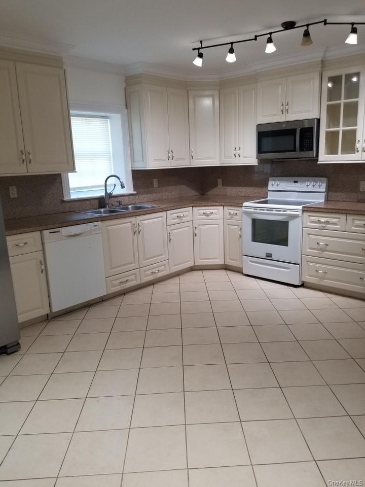 105 Towners Rd #205 - Photo 2 of 10