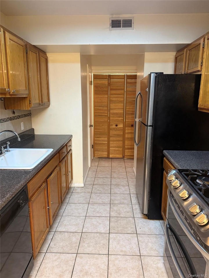 2505 Whispering Hls - Photo 2 of 9