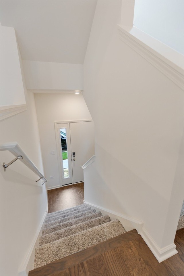 1283 Lakepointe Dr - Photo 3 of 25