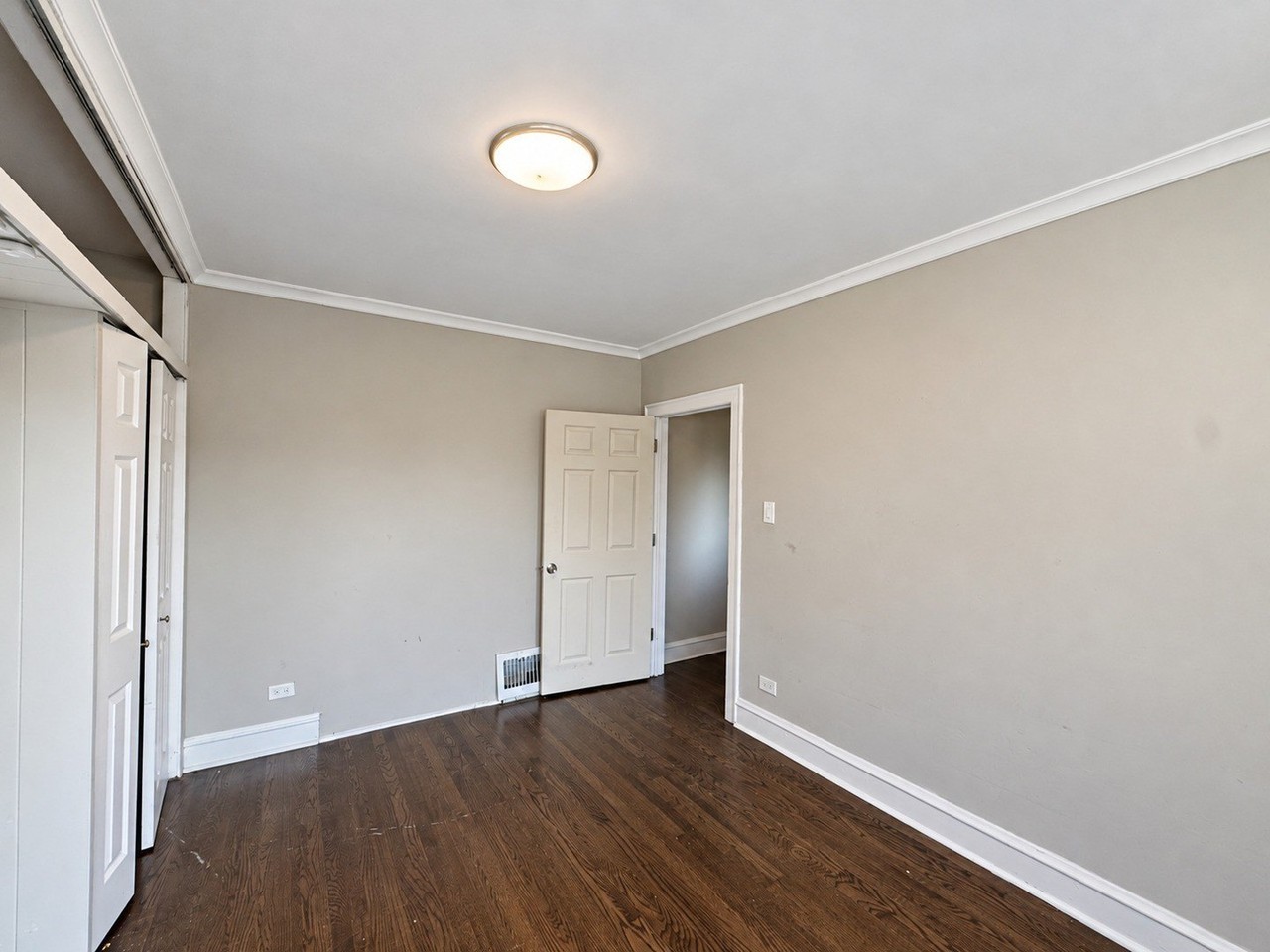 657 Freeland Ave - Photo 5 of 21