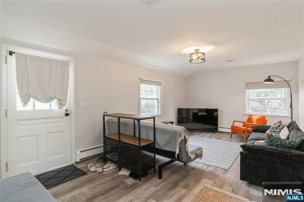 62 Valley Rd - Photo 4 of 33