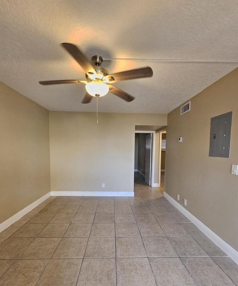 1200 W Blue Heron Blvd - Photo 4 of 8