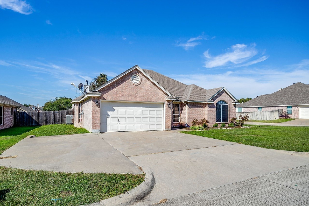 219 Aspen Loop - Photo 3 of 40