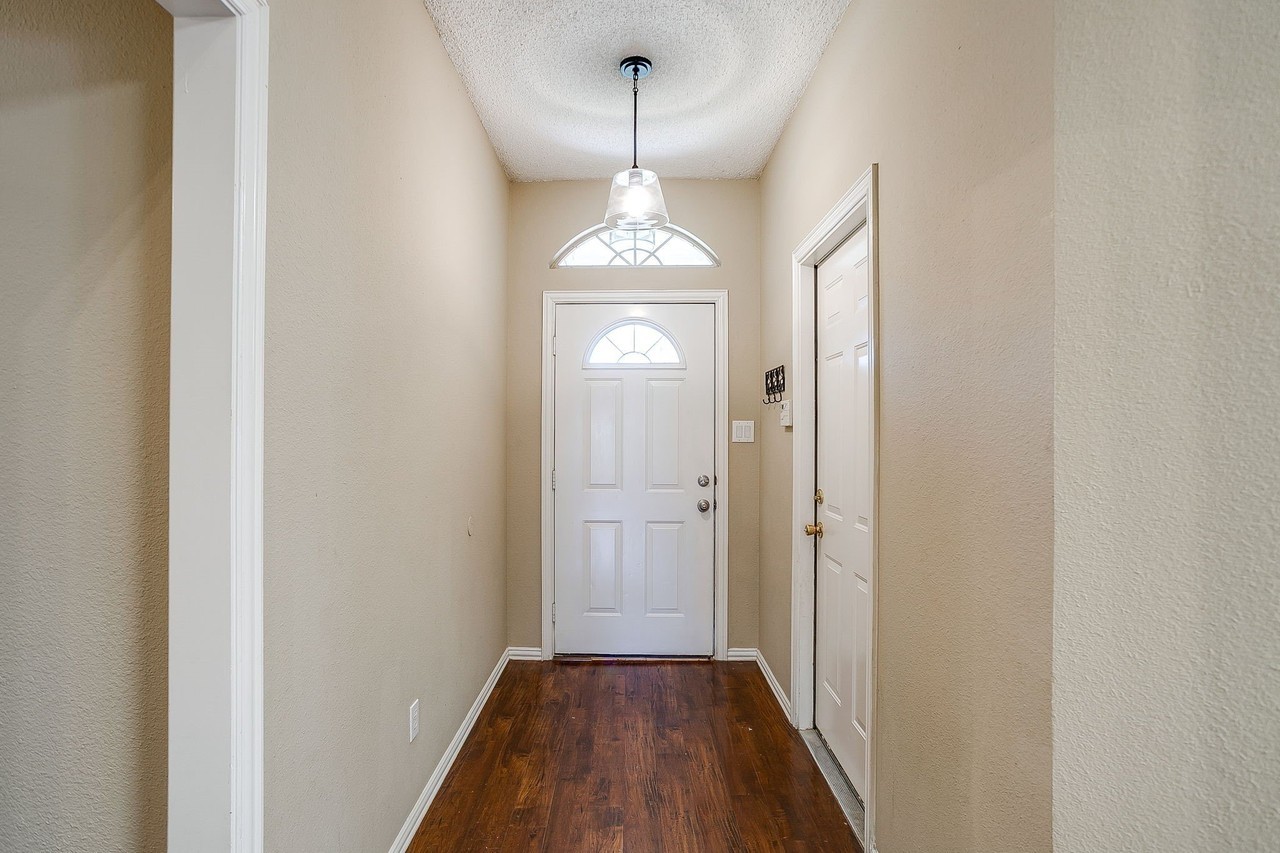 219 Aspen Loop - Photo 5 of 40