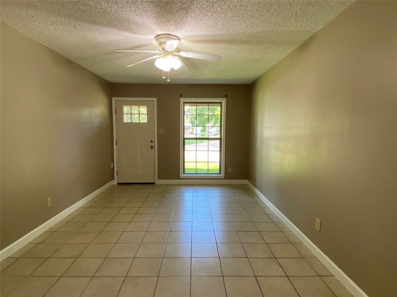 1215 Ella Cir - Photo 2 of 10