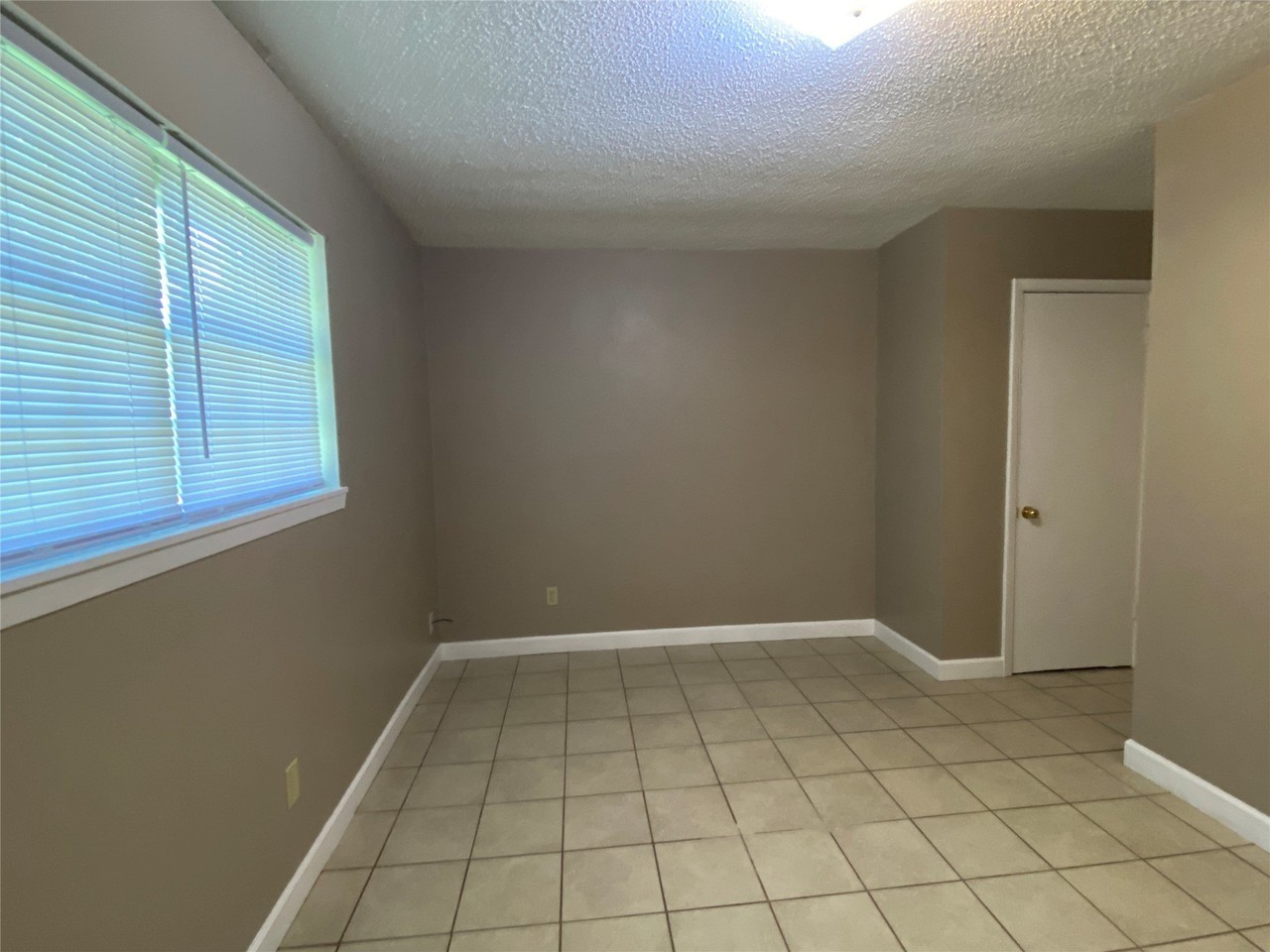 1215 Ella Cir - Photo 4 of 10