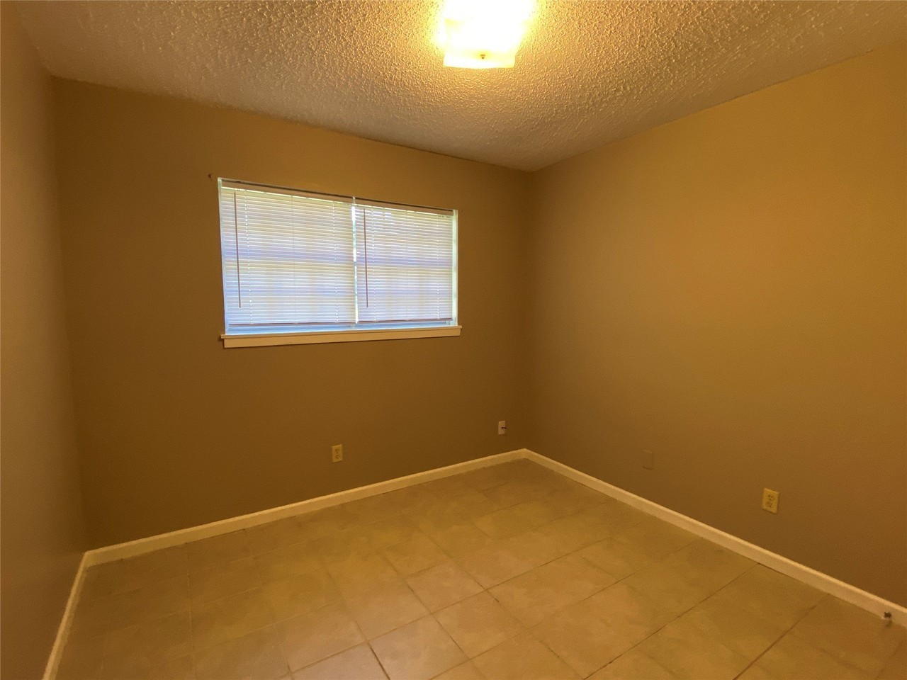 1215 Ella Cir - Photo 5 of 10