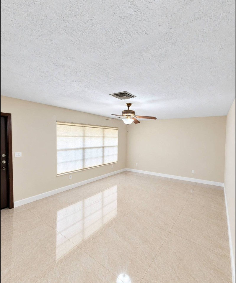 11171 Sw 62nd Ter - Photo 2 of 10