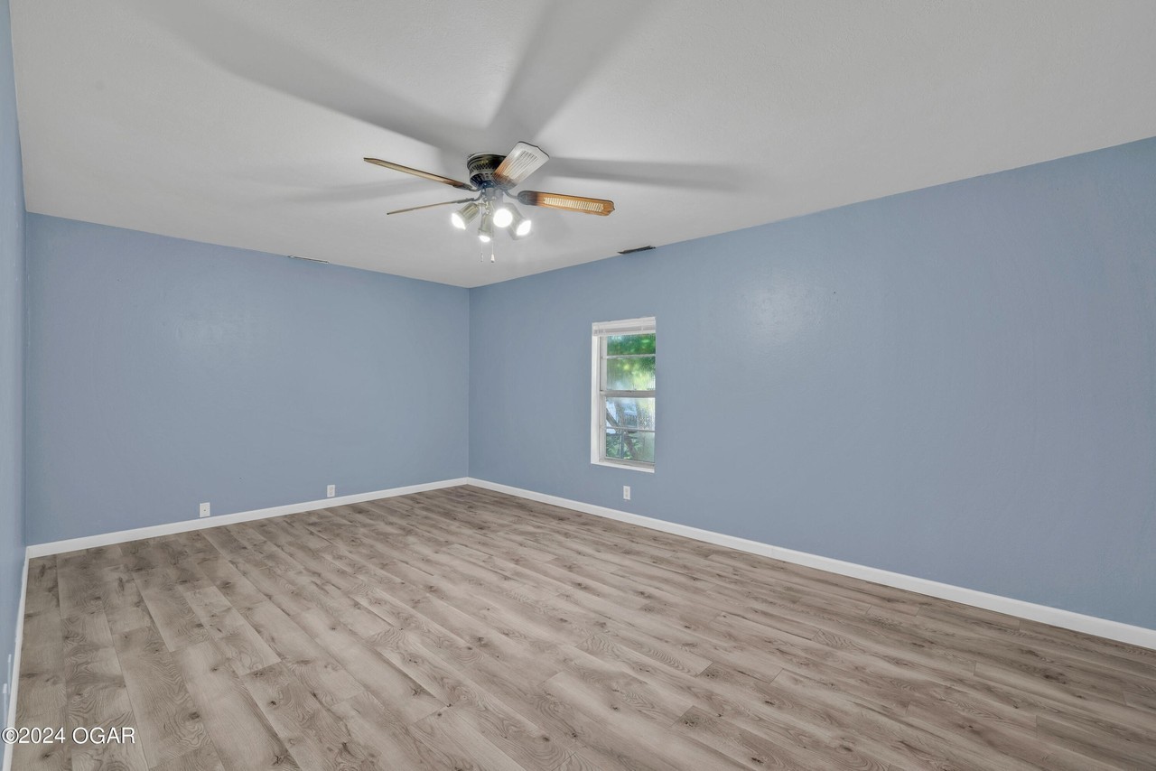 504 S Highland Ave - Photo 5 of 18