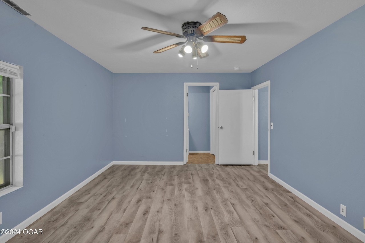 504 S Highland Ave - Photo 6 of 18