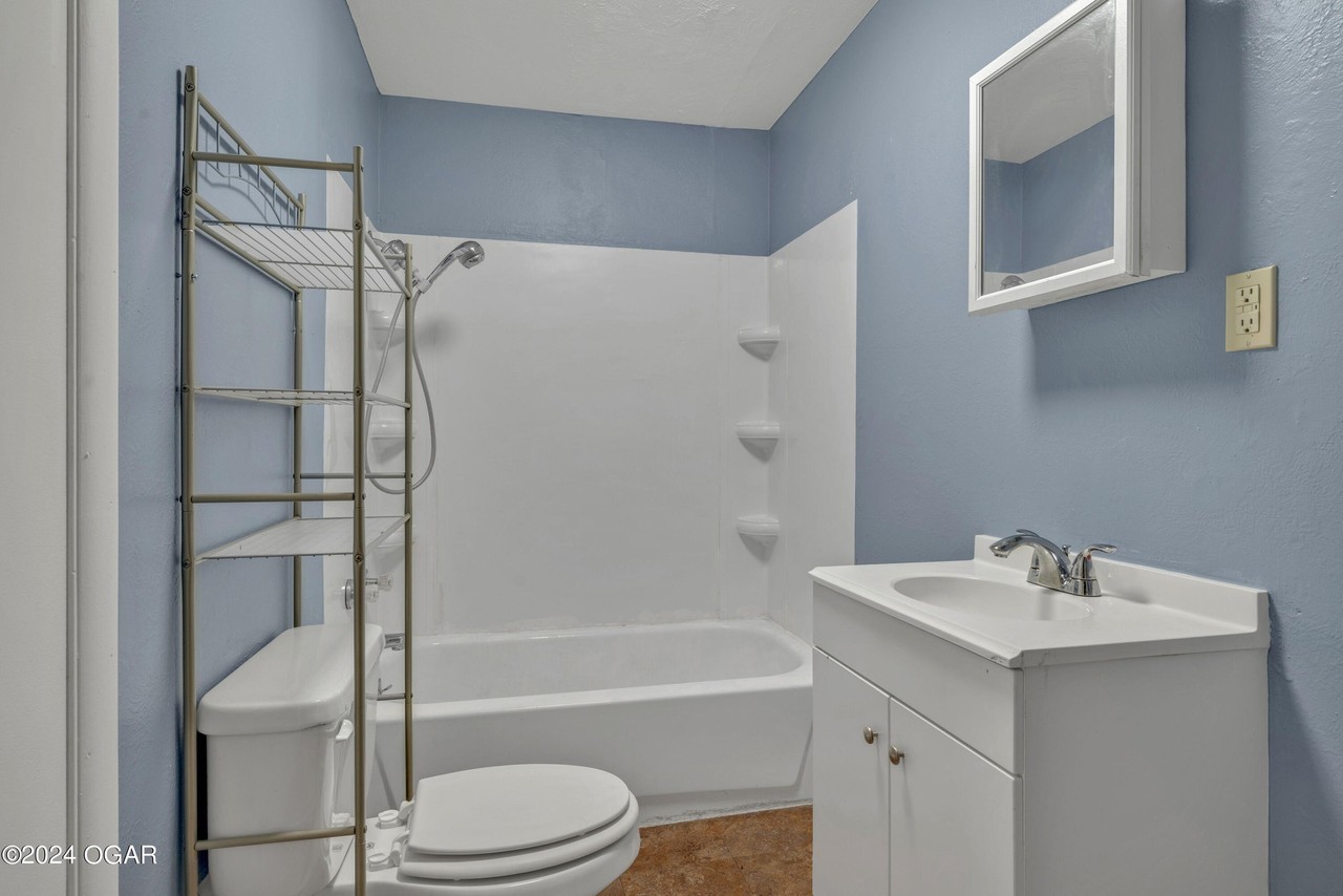 504 S Highland Ave - Photo 7 of 18