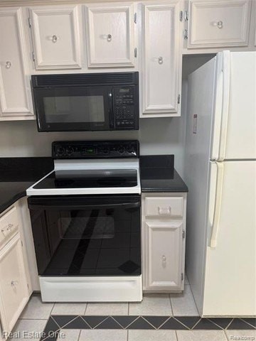5191 Buckingham - Photo 2 of 15