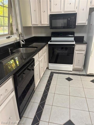 5191 Buckingham - Photo 3 of 15