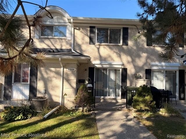 41864 Langley Dr - Photo 2 of 12