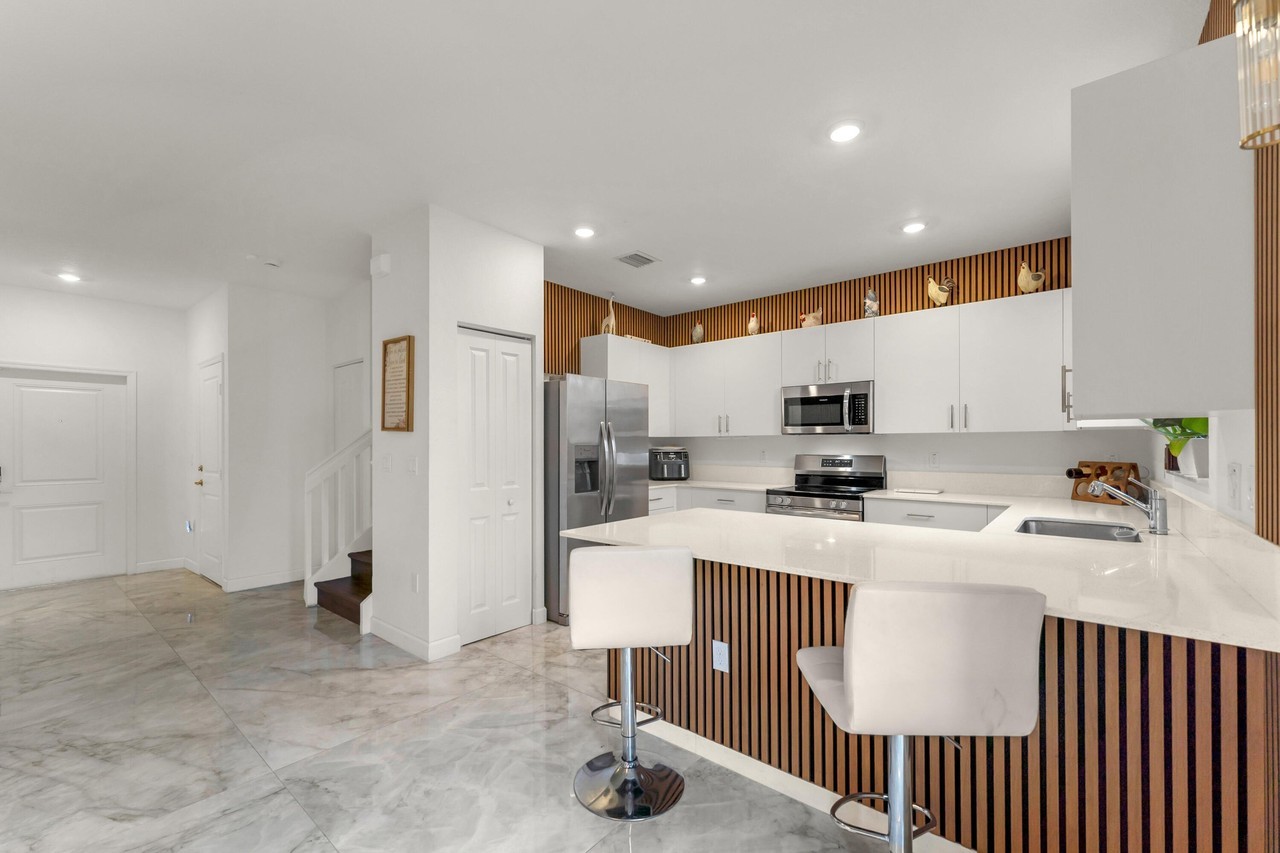 11968 Nw 46th St - Photo 4 of 31