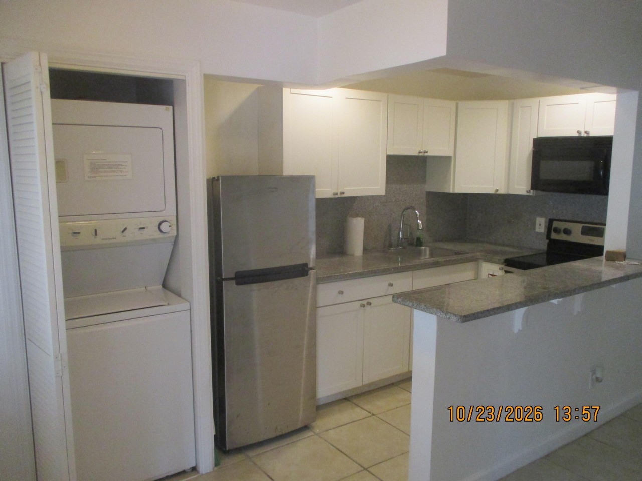 605 Ne 14th Pl #2 - Photo 3 of 13