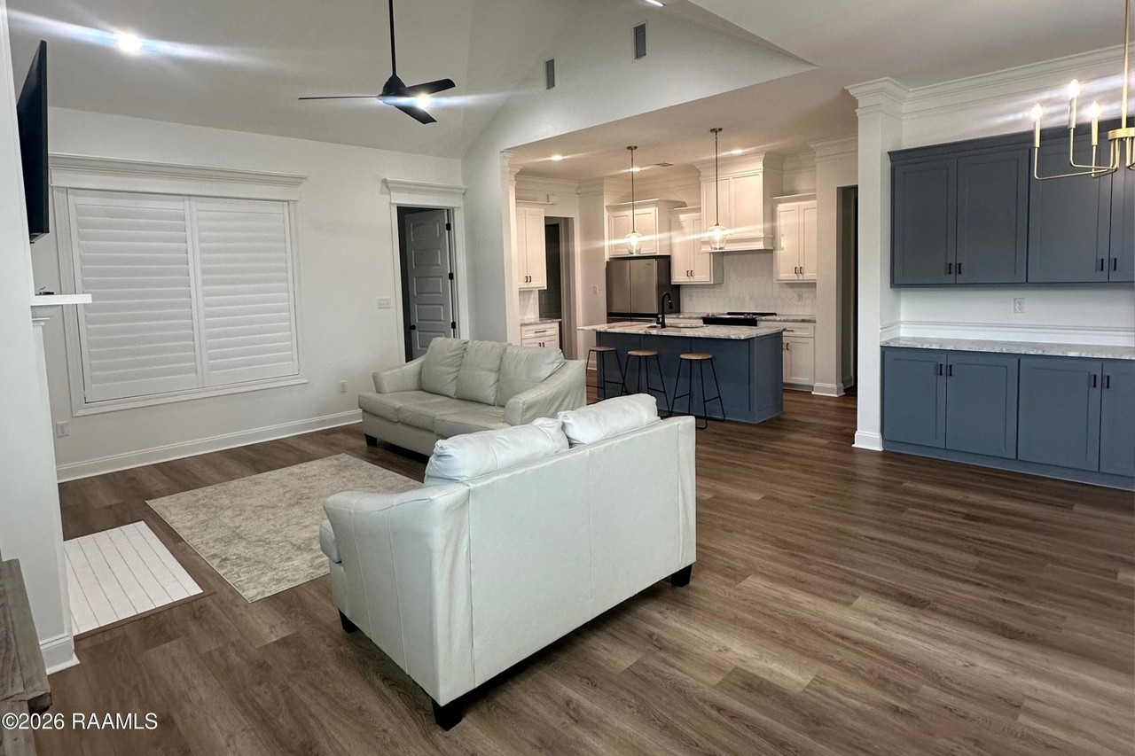 101 Travellers Palm Way - Photo 3 of 13