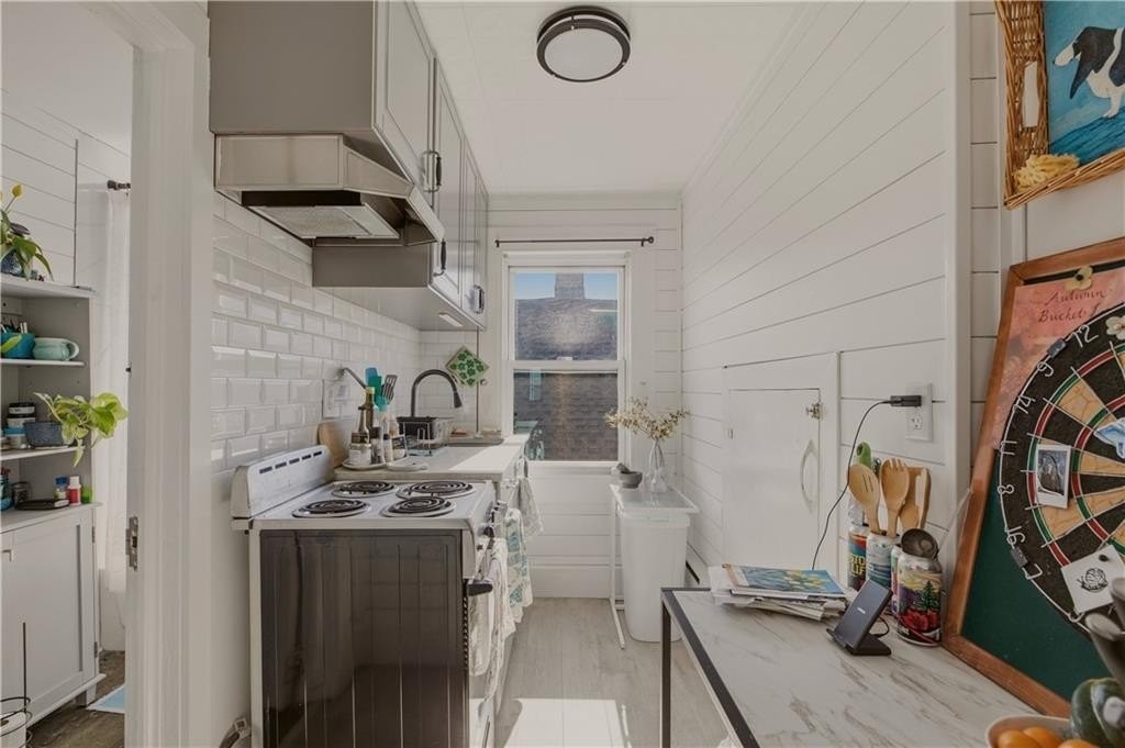 12 Carroll Ave #2 - Photo 7 of 19