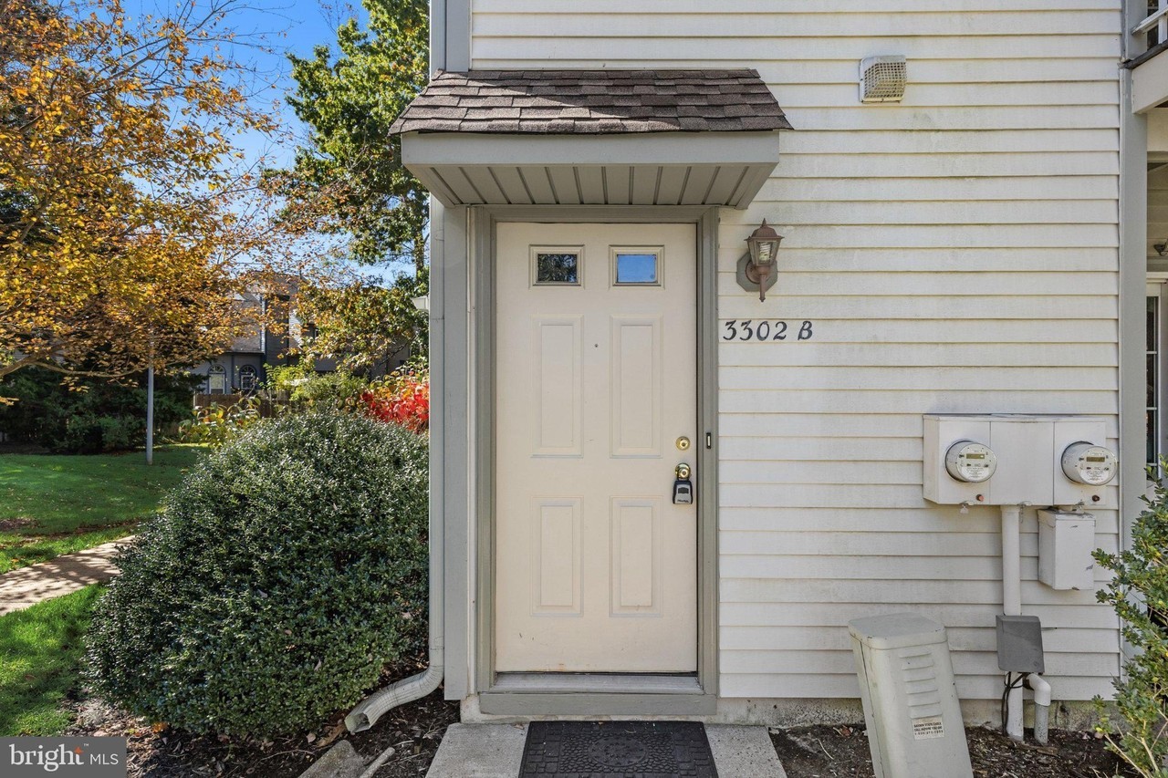 3302-B Ramsbury Ct - Photo 3 of 23