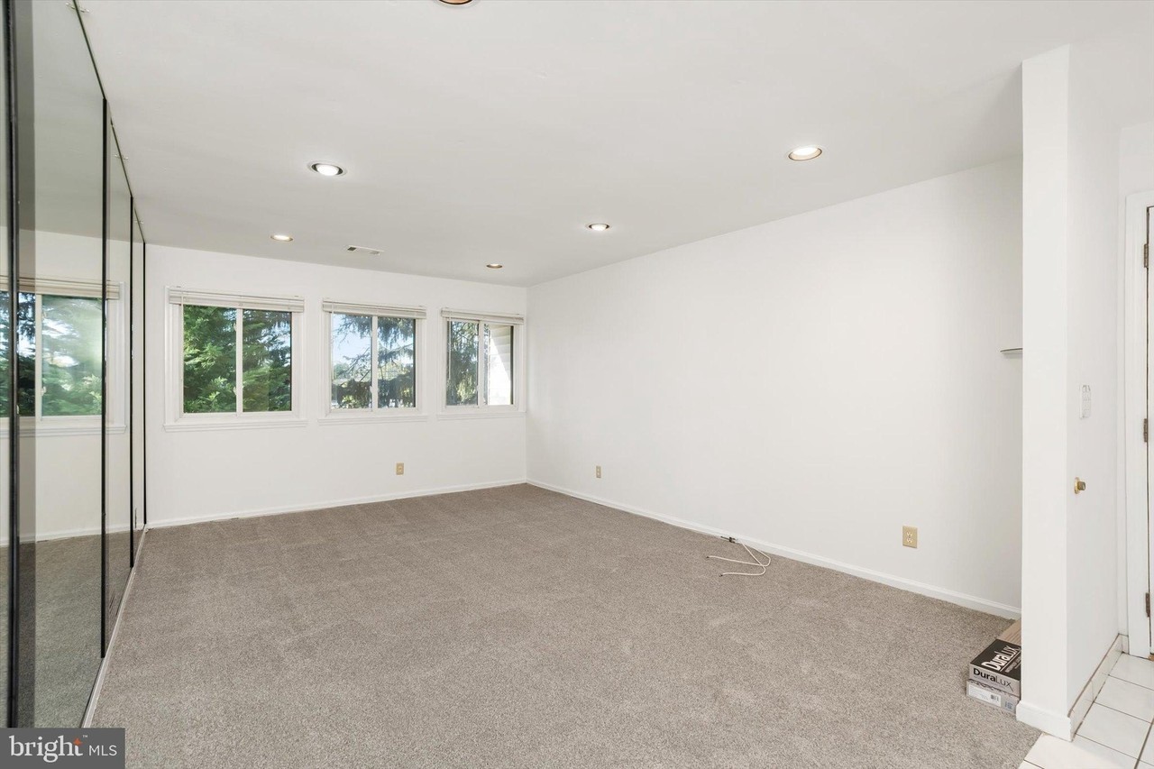 J4 Avon Dr - Photo 6 of 18