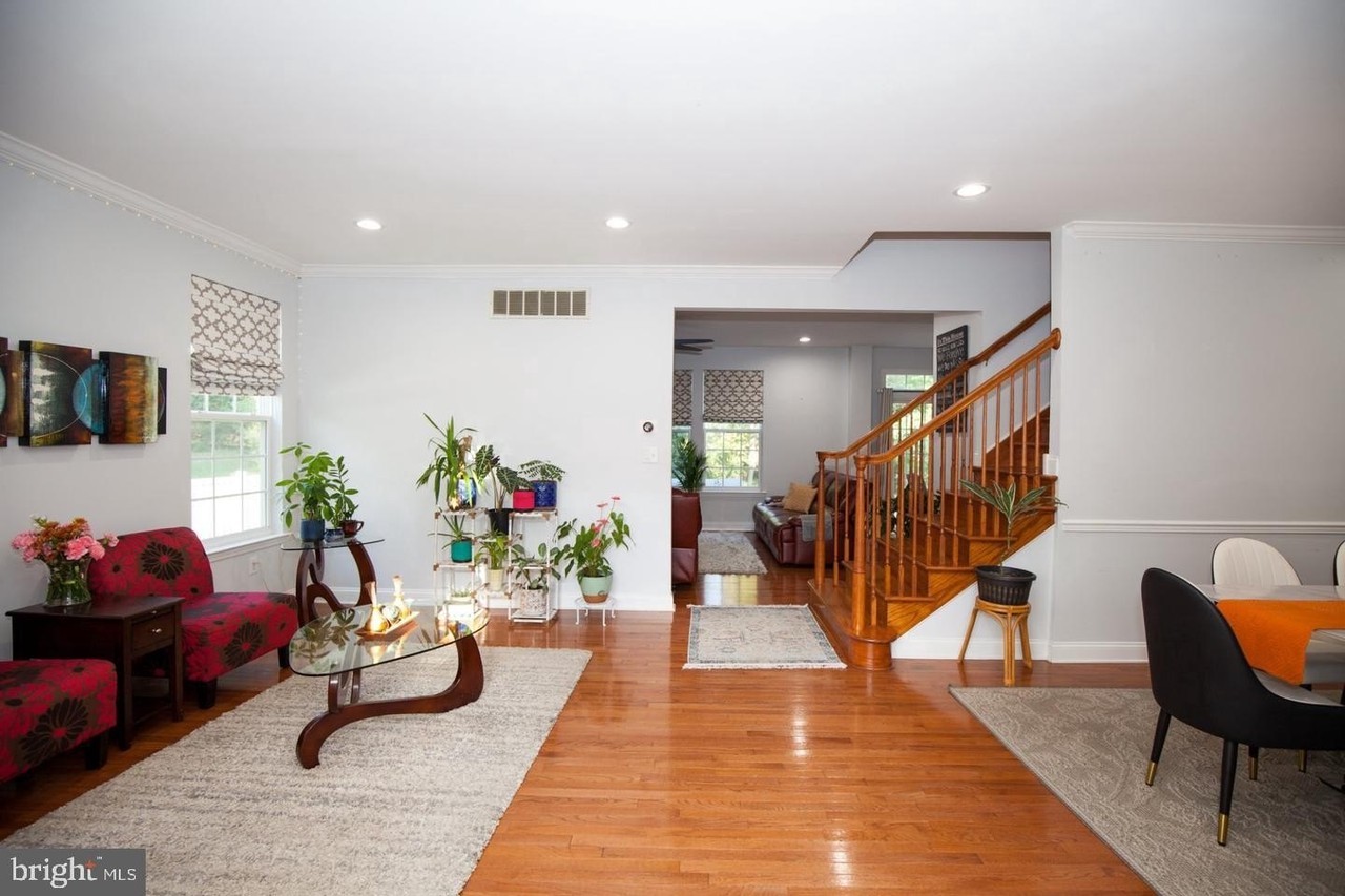 432 Ruby Rd - Photo 5 of 50