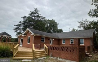 featured image of 5186 Waterfront Ln
