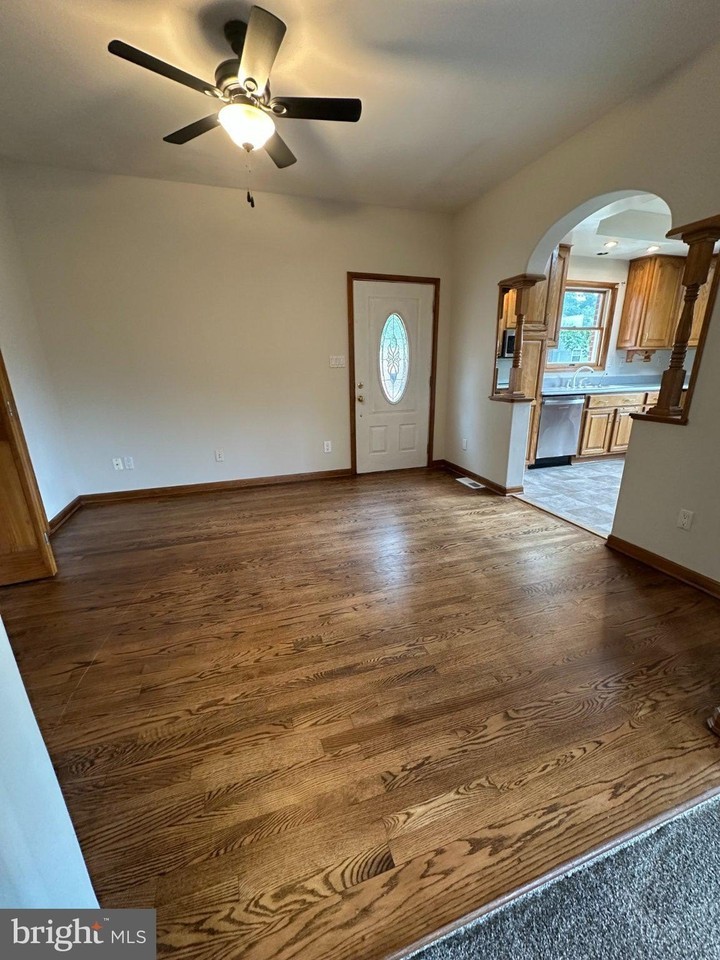 5186 Waterfront Ln - Photo 4 of 16
