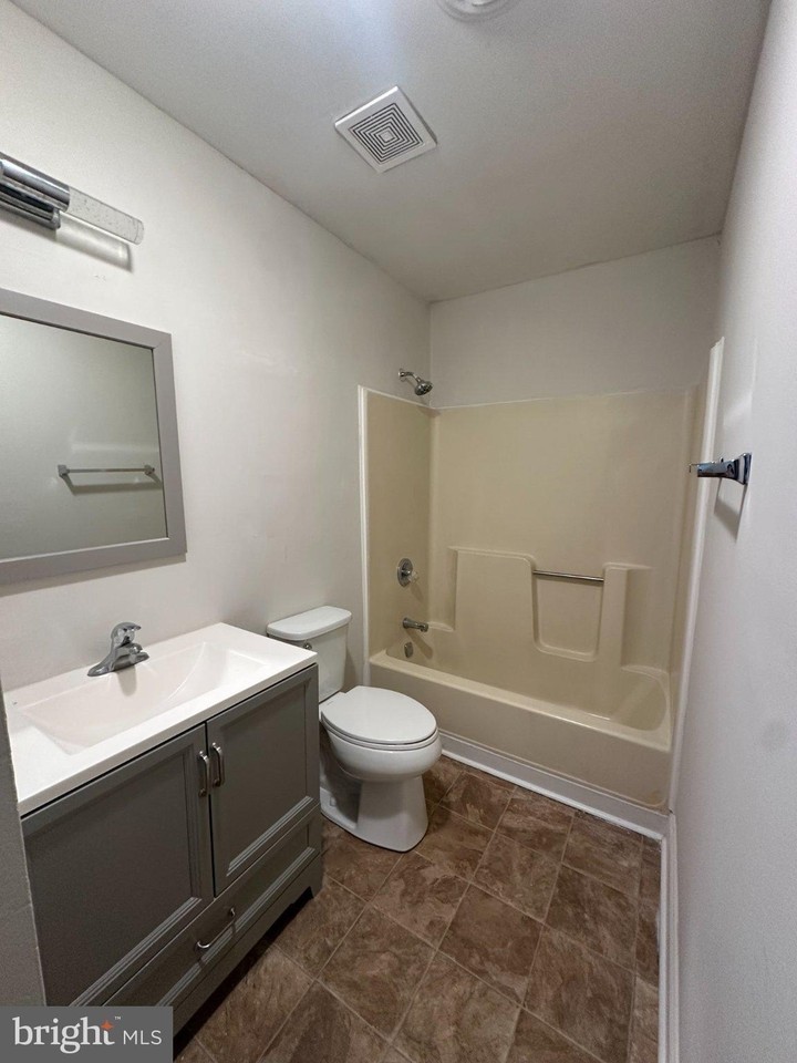 5160 Heritage Dr - Photo 3 of 11
