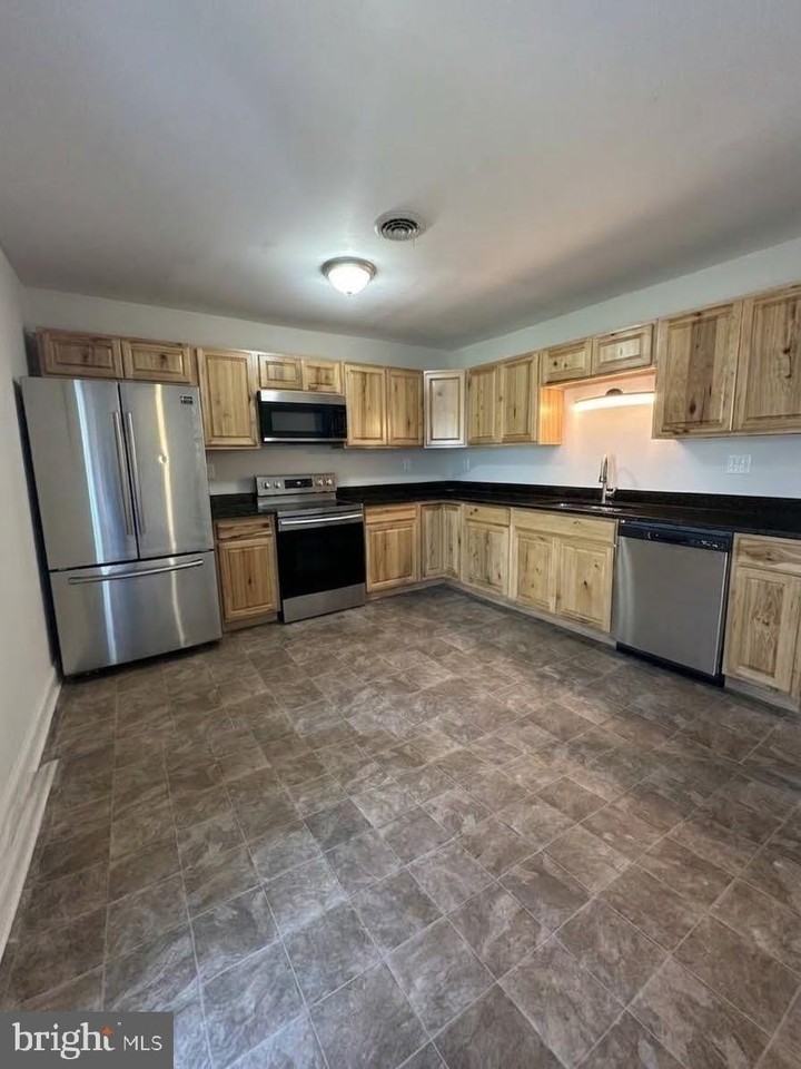 5160 Heritage Dr - Photo 4 of 11