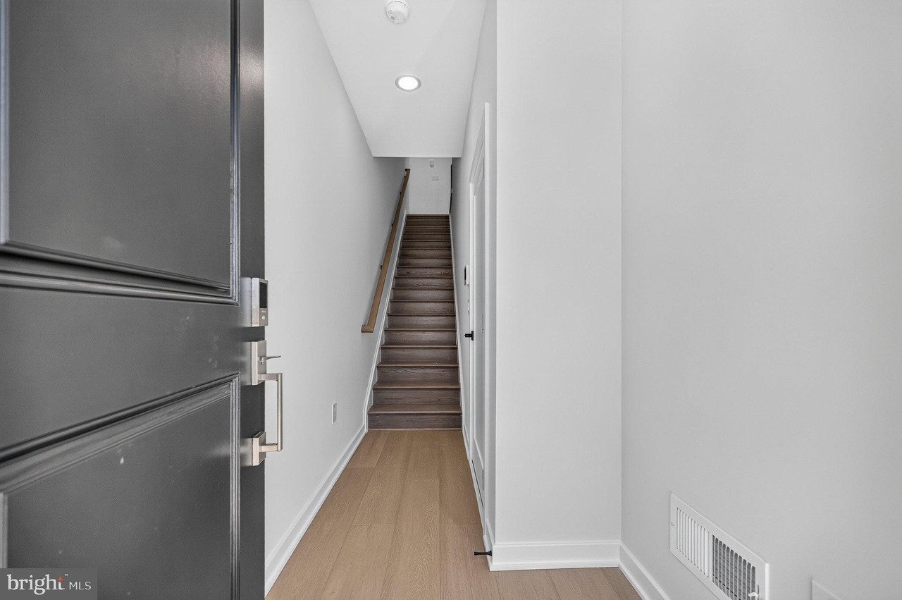 25049 DESELBY Square - Photo 2 of 40