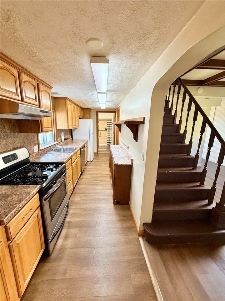 54 Euclid Ave - Photo 6 of 12