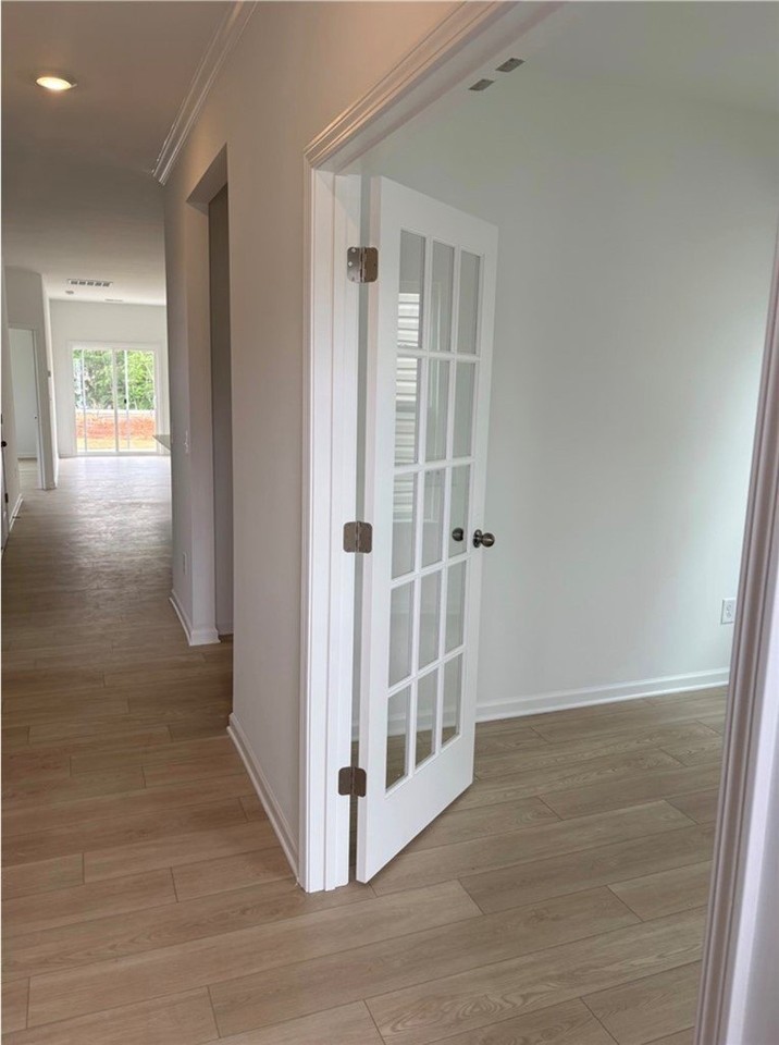 201 Mccormick Pl - Photo 2 of 21