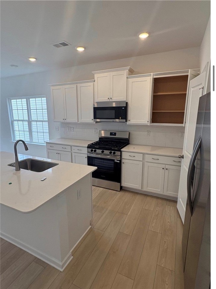 201 Mccormick Pl - Photo 5 of 21