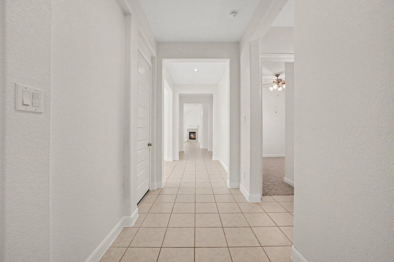 20211 Peralta Cliff Trl - Photo 7 of 33