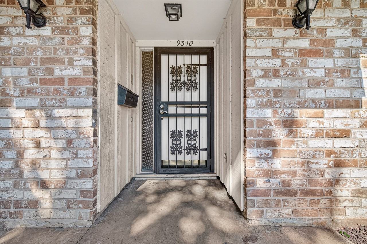 9310 Roos Rd - Photo 4 of 50