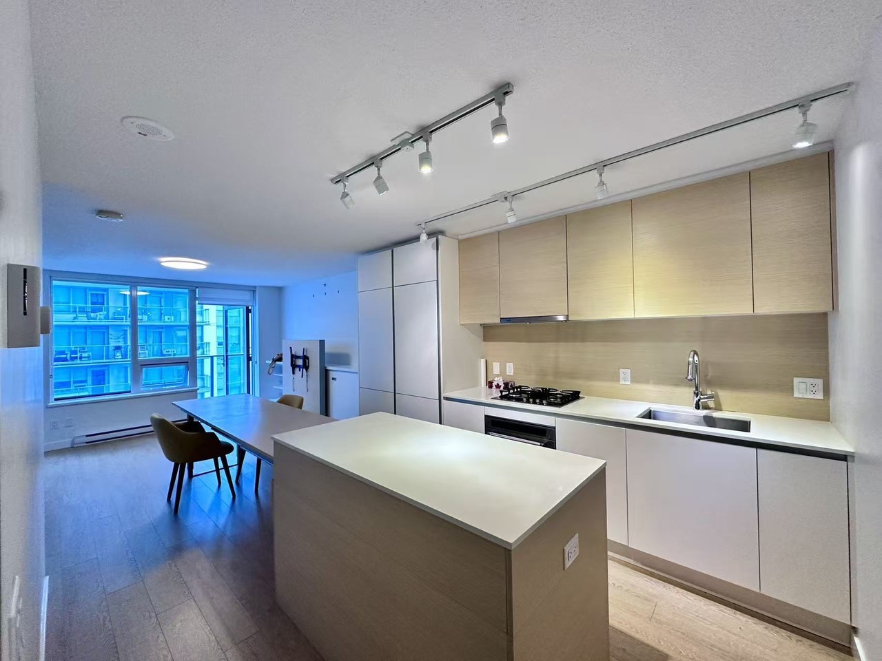 988 Quayside Drive #1108 - Photo 3 of 23