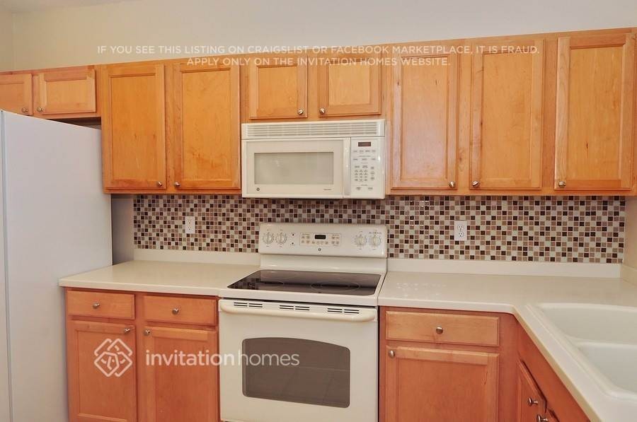 8832 Founders Cir - Photo 5 of 22