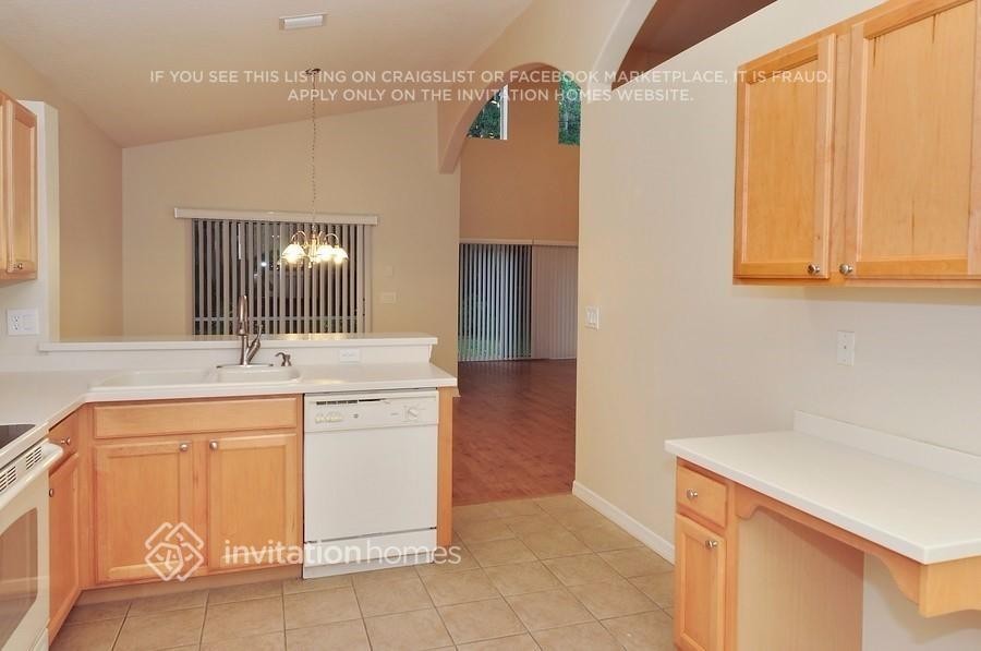 8832 Founders Cir - Photo 6 of 22