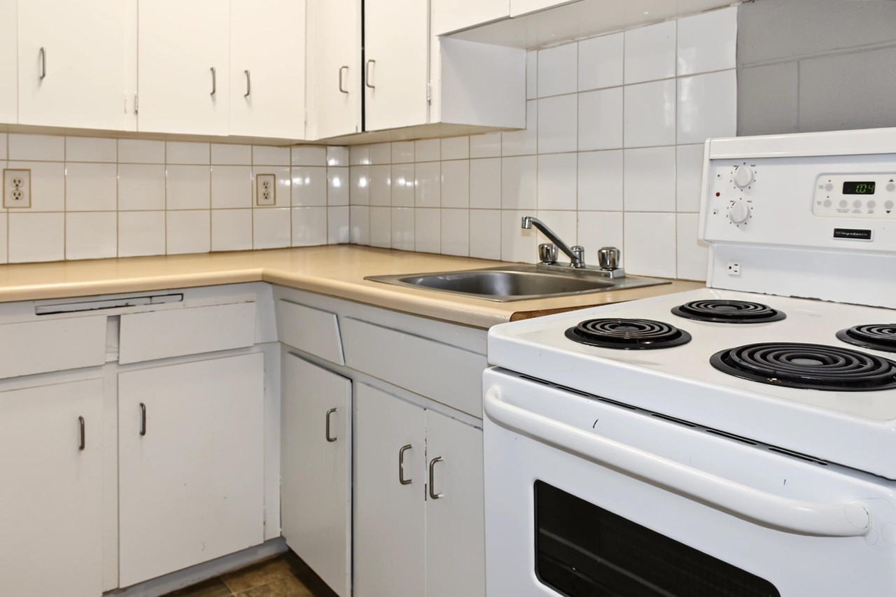Grapes Manor Apartments - Photo 5 of 20