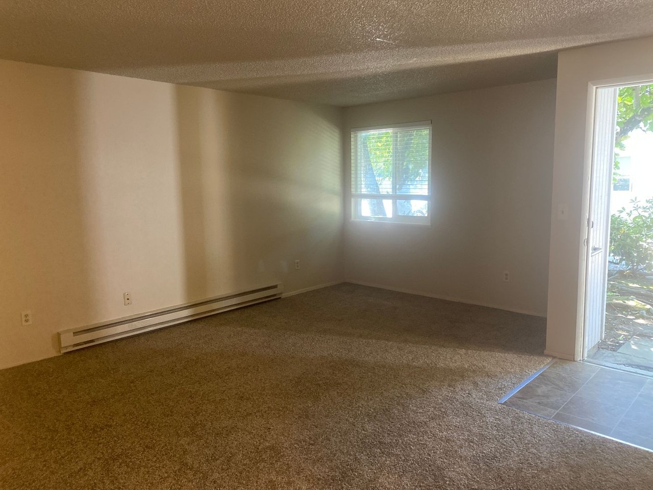 457 Se Lilly Ave Apt B - Photo 3 of 9