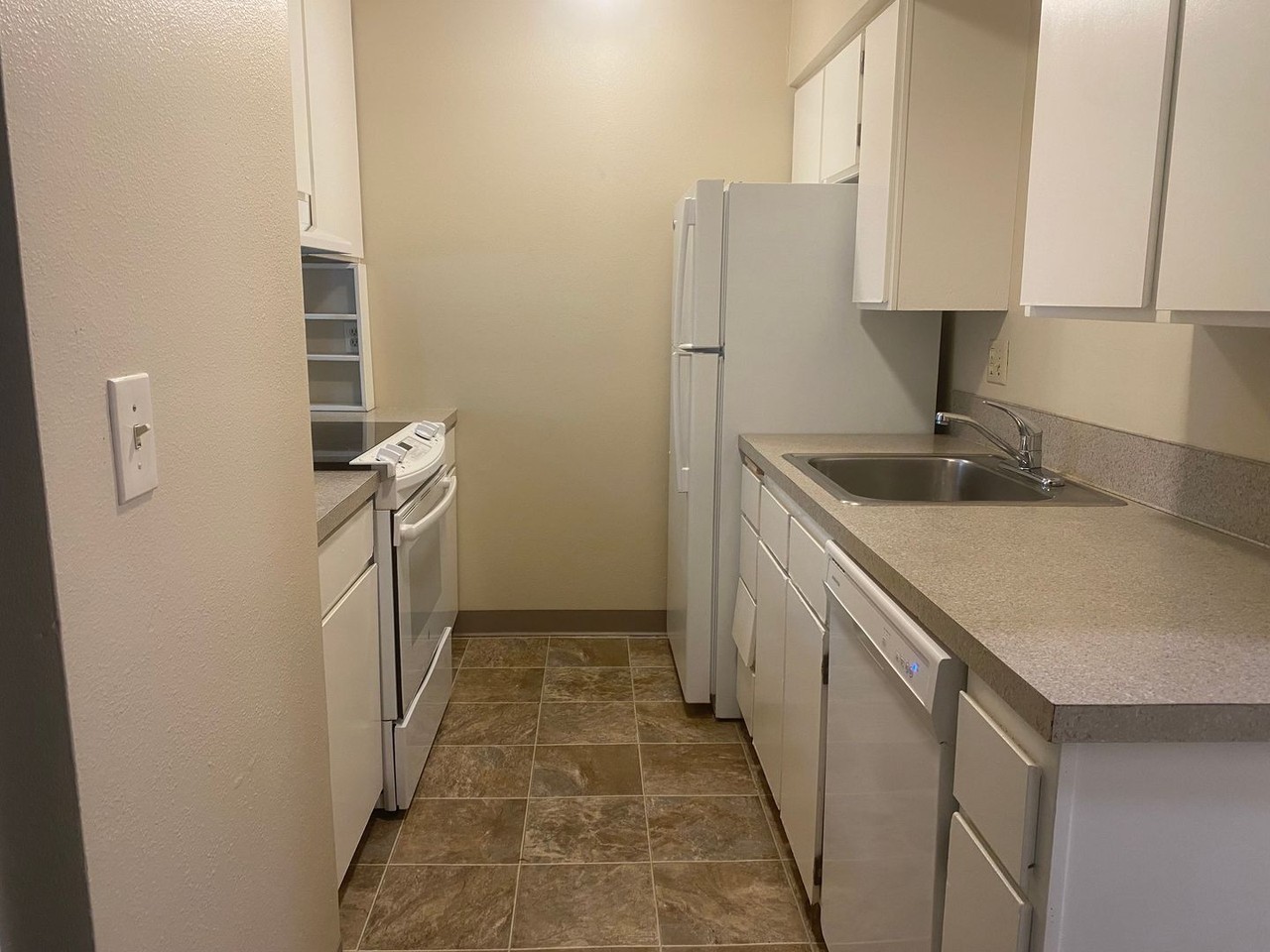 457 Se Lilly Ave Apt B - Photo 6 of 9