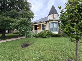 featured image of 402 E 6th St