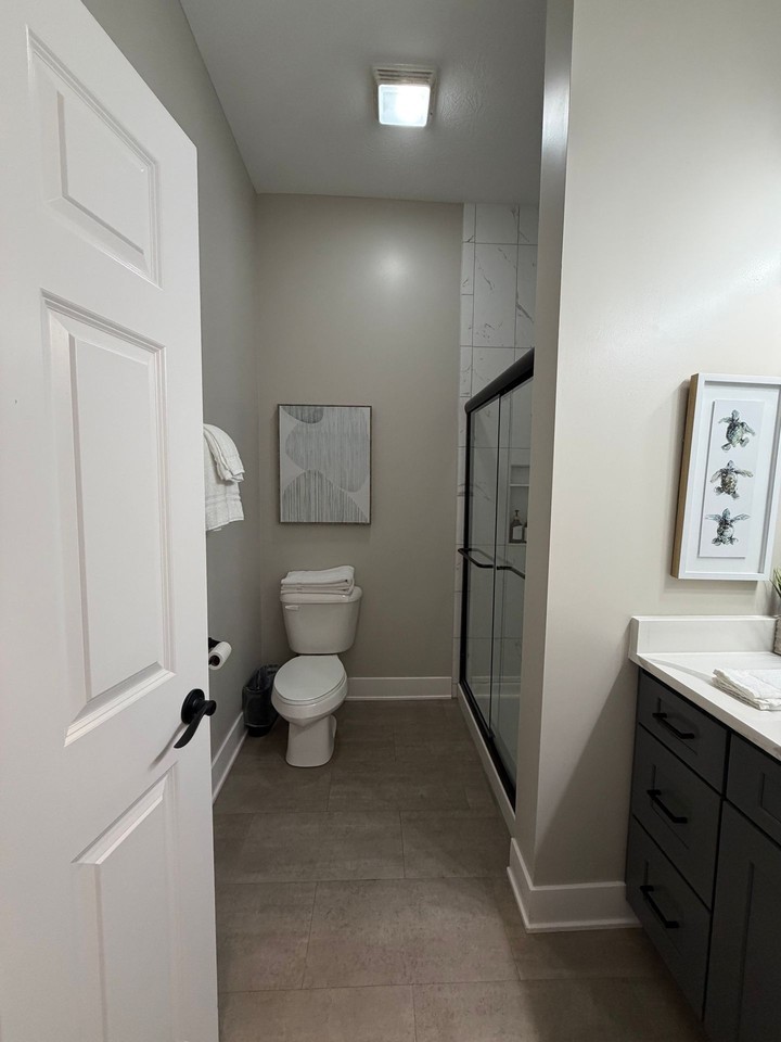 402 E 6th St - Photo 7 of 33