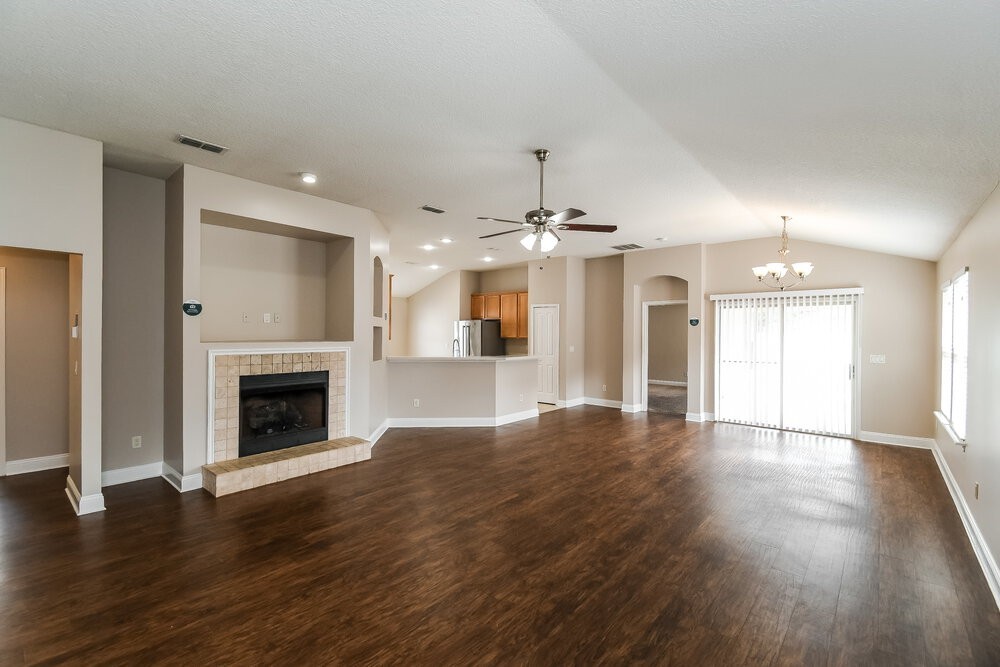 1331 Woodlawn Dr - Photo 4 of 17